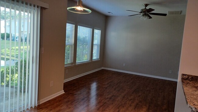 Foto del edificio - 130 Grand Oaks Dr