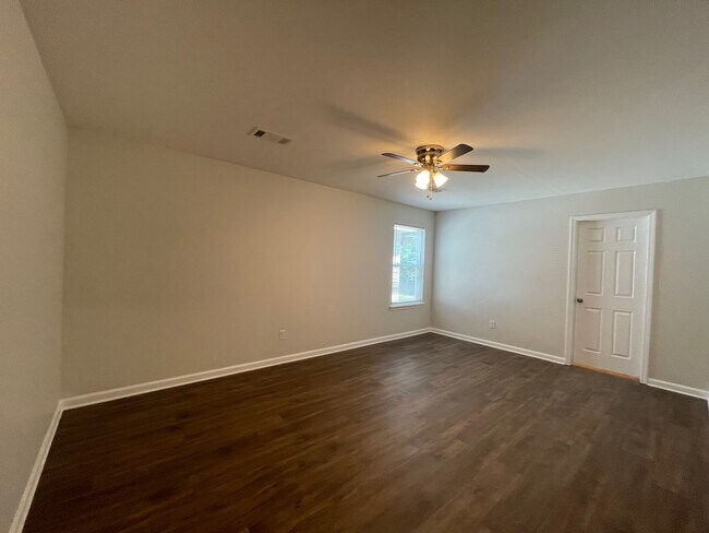 Building Photo - 806 Schley