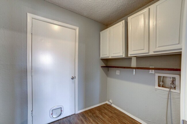 Building Photo - Charming Updated 3-Bedroom Home in South B...