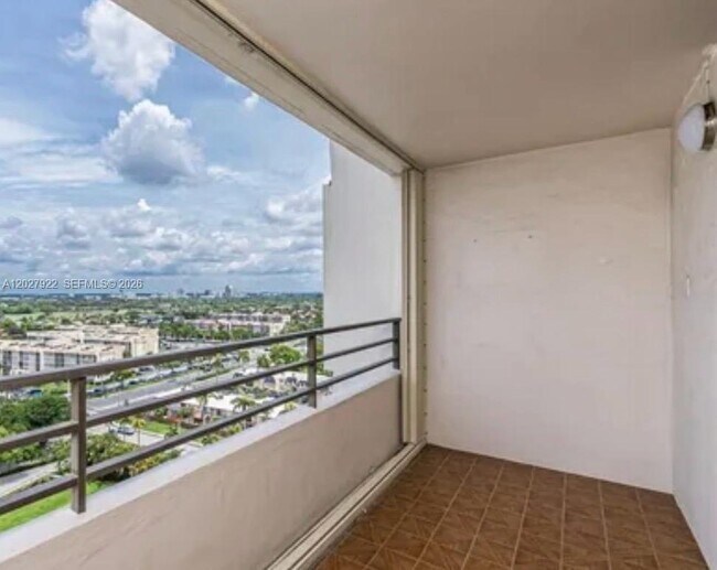 Foto del edificio - 2500 Parkview Dr