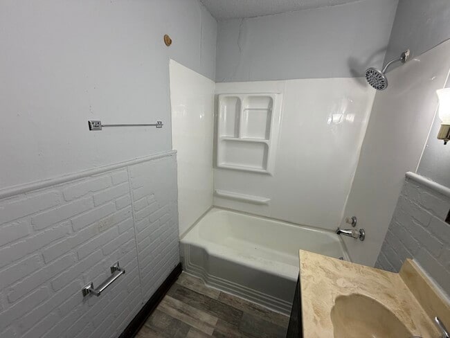 Building Photo - 602 English-W