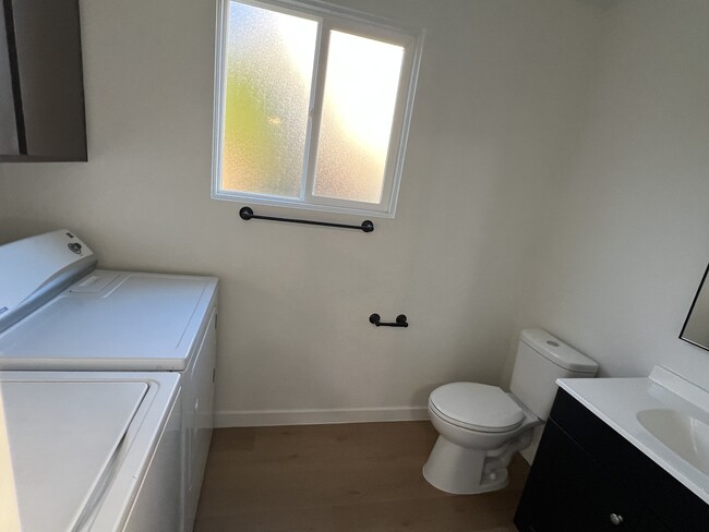 Foto del edificio - 7424 Launa Dr