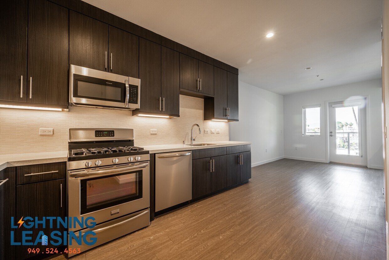 Foto principal - 11403 Chandler Blvd