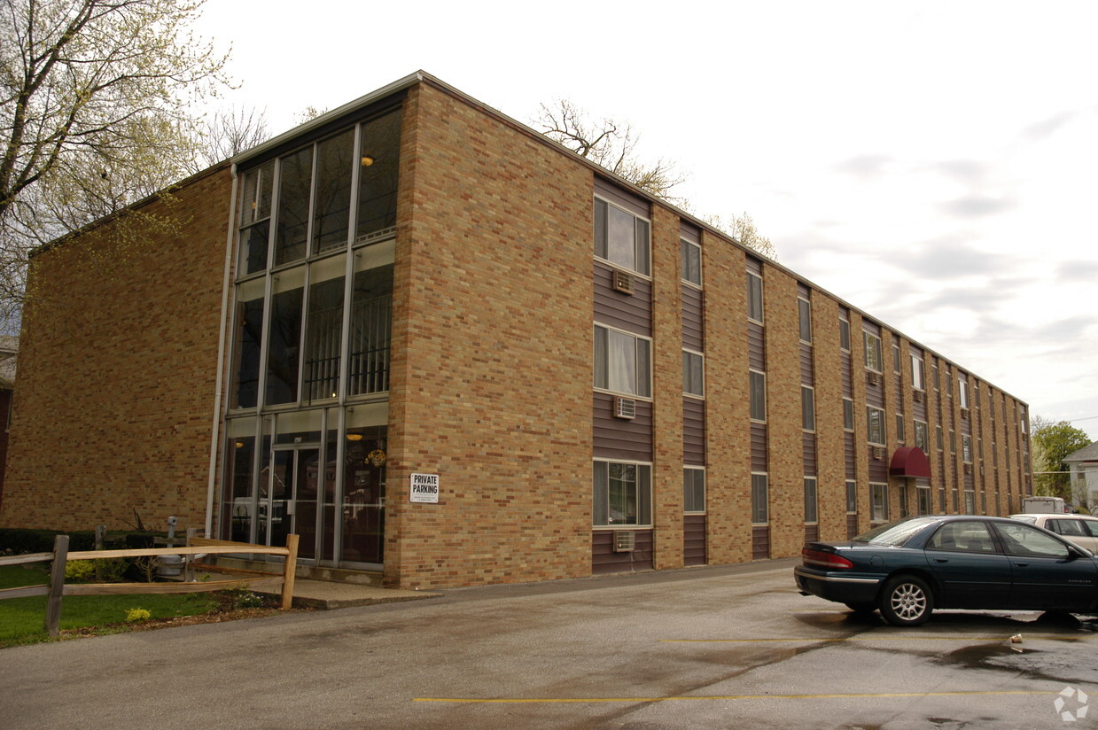 Building Photo - Shady Lawn Apartments