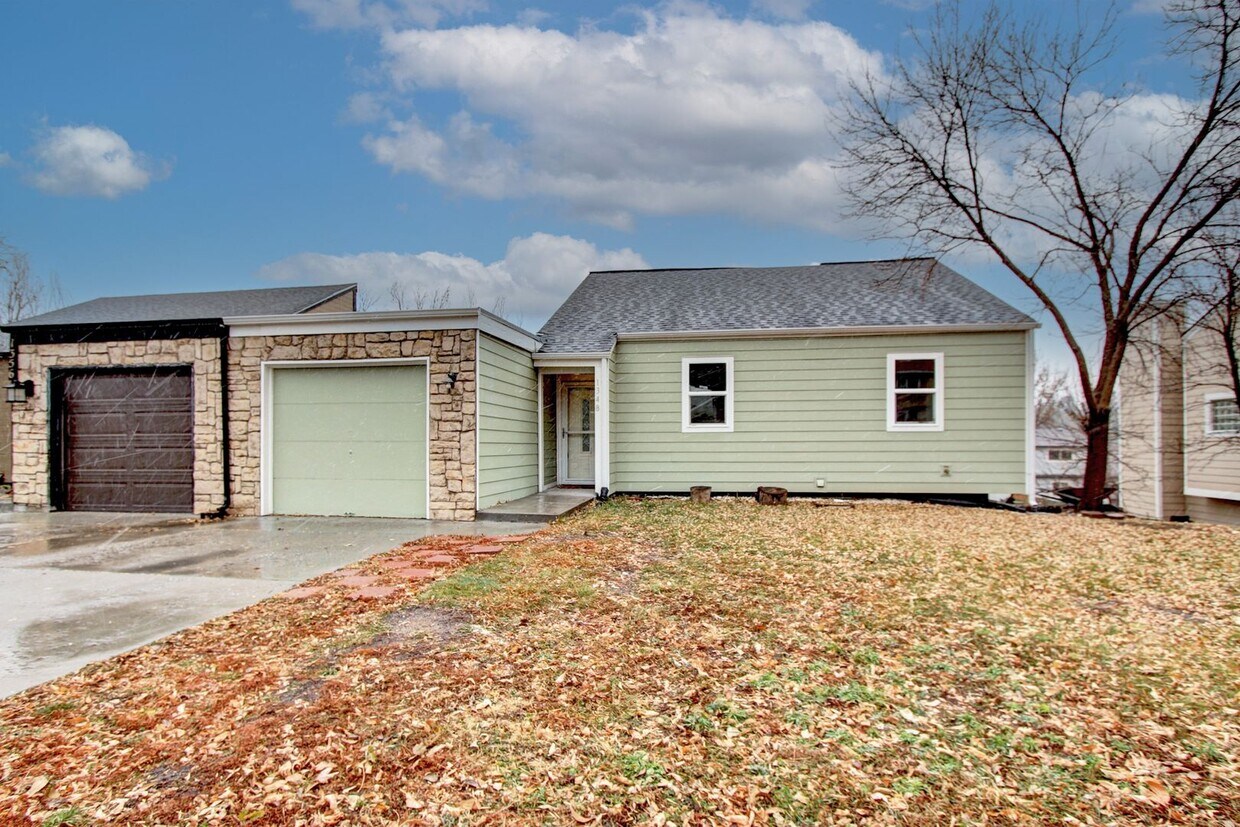 Unique & Newly Refreshed! Walk Downtown Ca... House Rental in Castle