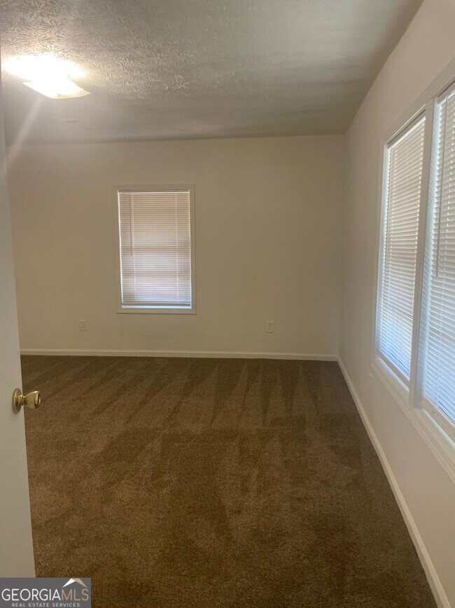 Foto del edificio - 2294 Bouldercrest Rd