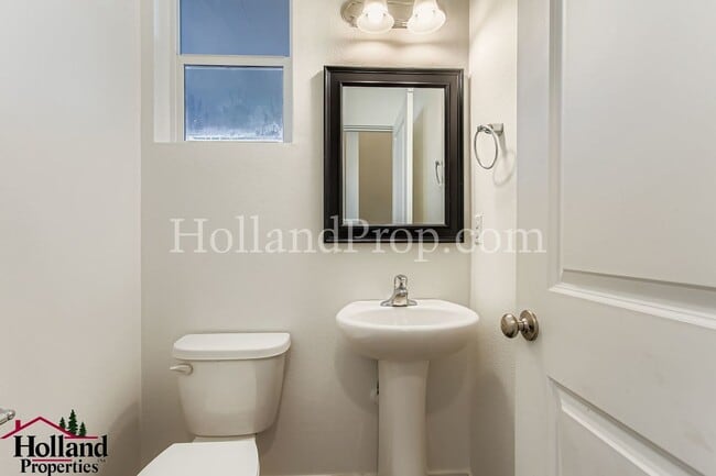 Building Photo - Spacious & Stylish 4-Bedroom Home for Rent...