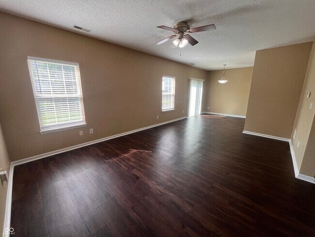 Foto del edificio - 7212 Parklake Pl