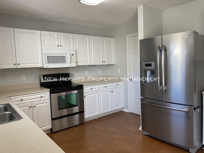 Building Photo - 109 Lakewood Dr