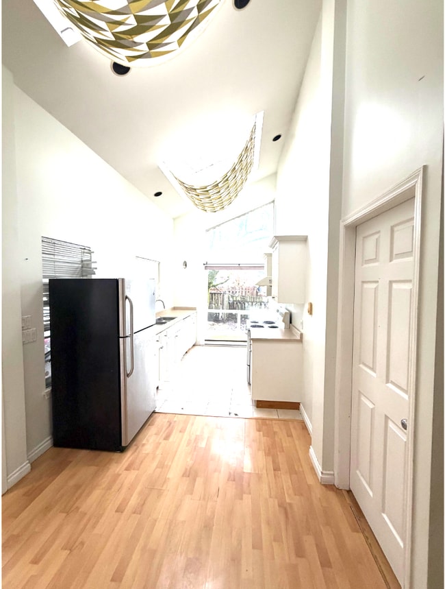 Building Photo - 4839 Barker Crescent