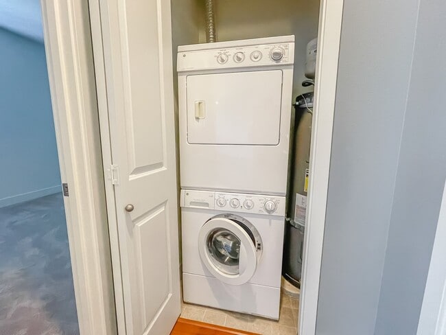 Building Photo - Charming 1bd/1ba Seattle Condo - Near UW!
