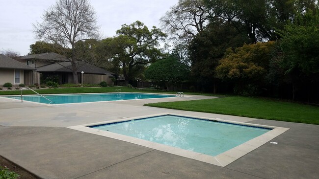 Foto del edificio - 236 Roundtree Way
