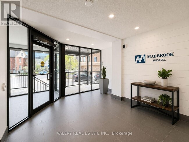 Building Photo - 350 Mayfield St