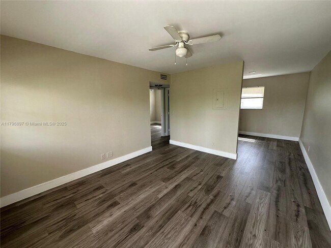 Foto del edificio - 260 SW 8th St