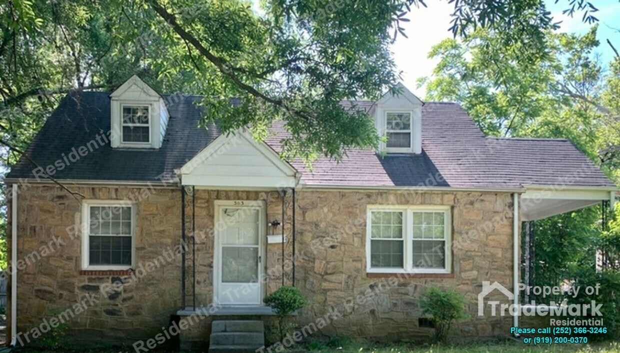 Primary Photo - Spacious 4 Bedroom, 2 Bath House: Your Dre...