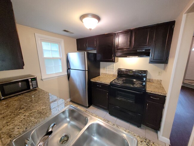 Building Photo - SILVERWOOD OAKS