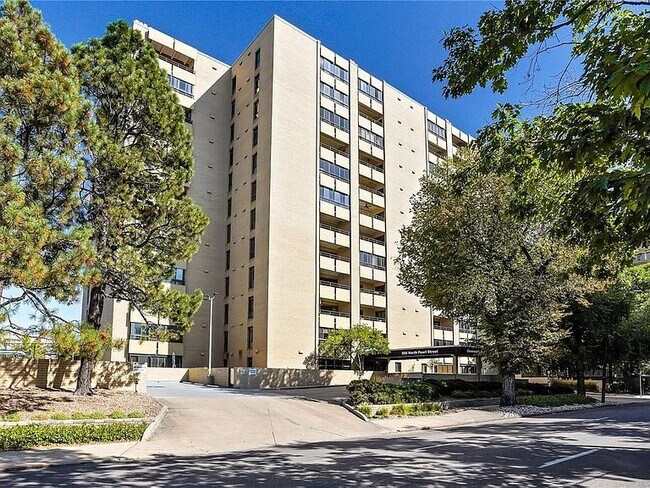 Building Photo - 800 N Pearl St