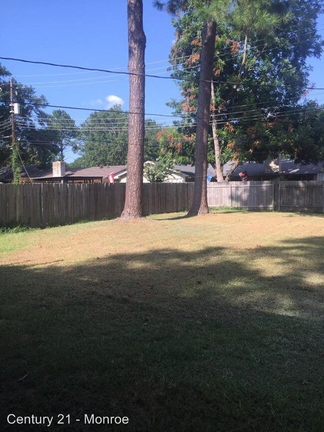 Foto del edificio - 3 br, 2 bath House - 2112 Valencia Ave