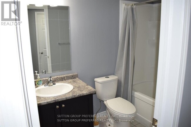 Photo du bâtiment - 3200-3200 Singleton Ave
