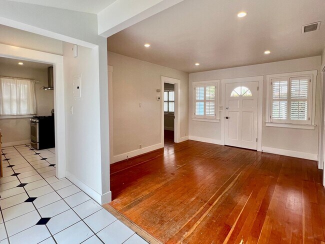 Foto del edificio - 2 bedroom, 2 bathroom Bright and Happy Home Near Downtown Santa Barbara