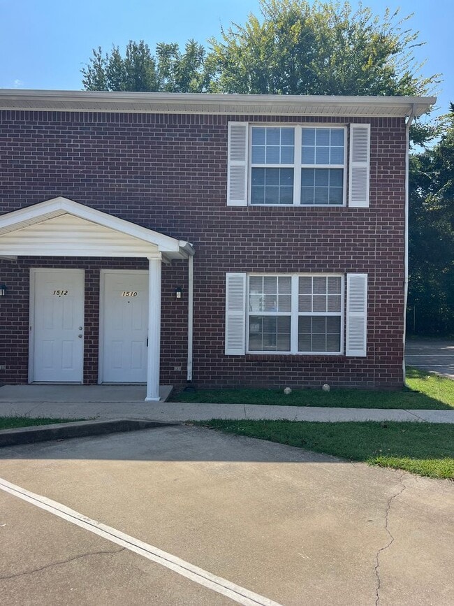 Foto del edificio - 1510 Center Pointe Dr
