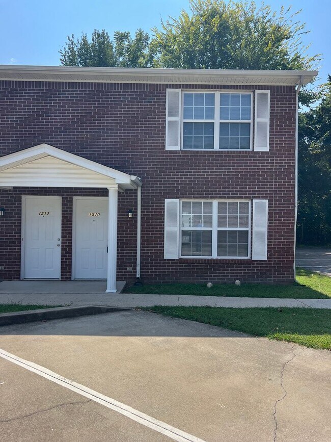 Foto del edificio - 1510 Center Pointe Dr