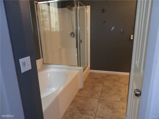 Building Photo - 4 br, 3 bath Townhome - 1507 Mission Ln