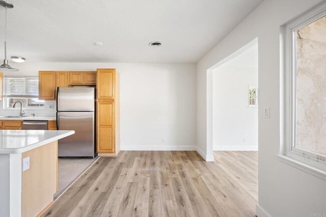 Building Photo - 2460 Sarbonne Dr