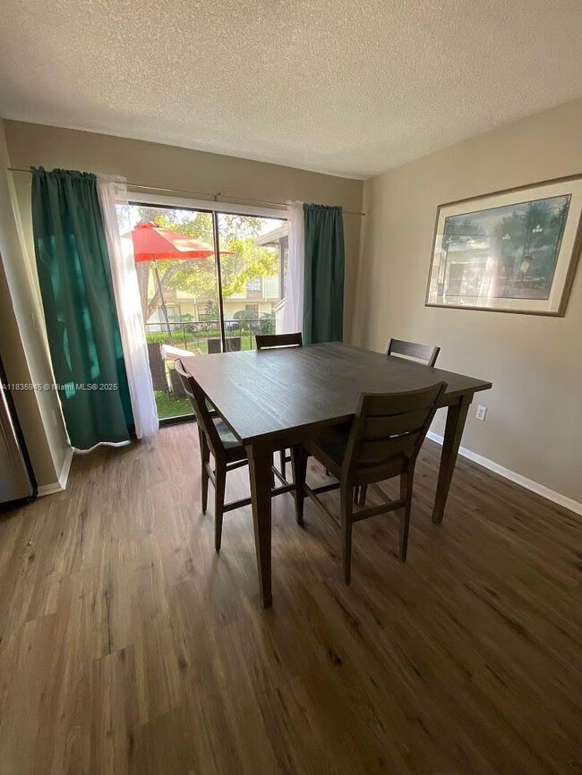 Building Photo - 6060 Village Cir N
