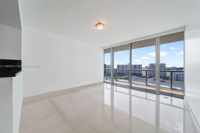 Foto del edificio - 6799 Collins Ave