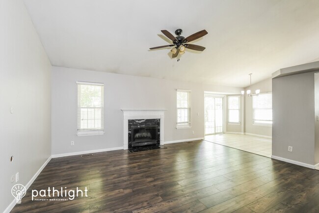 Foto del edificio - 724 Woodland Ridge Drive