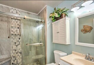 Building Photo - 4803 SW Santa Barbara Ct
