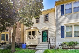 Building Photo - 3027 Mozart Dr