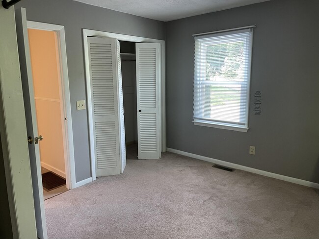 Foto del edificio - 225 Darnell Ln