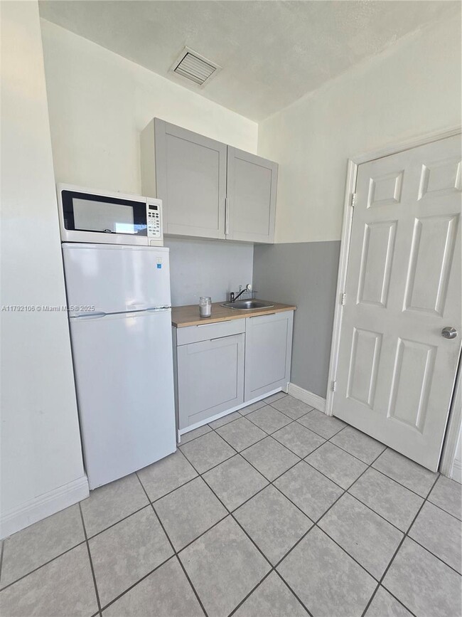 Building Photo - 20200 NW 11th Ct