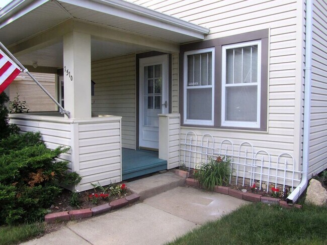 Front Porch - 1510 S Main Ave