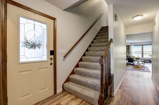 Building Photo - 16450 Dane Ct E