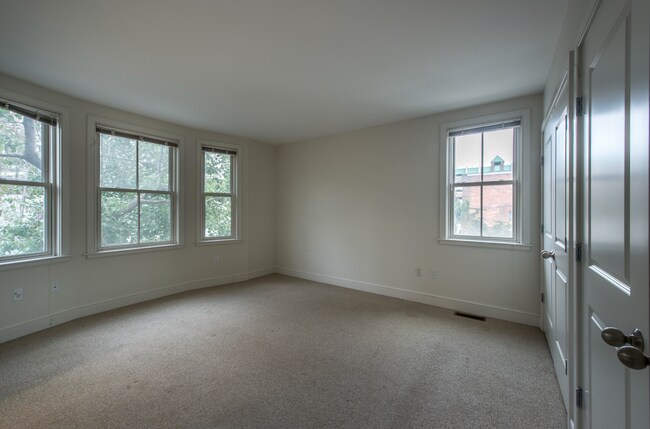 Building Photo - 150 2nd St