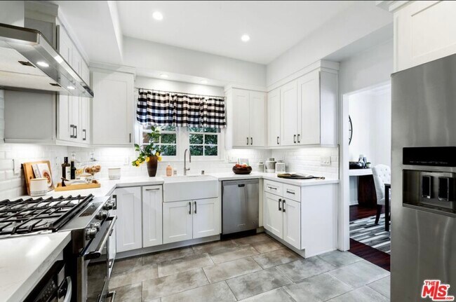Foto del edificio - 420 S Barrington Ave