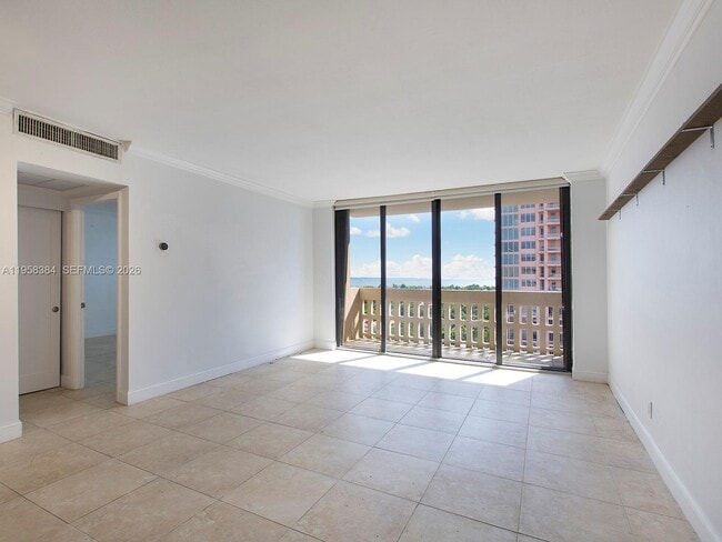 Foto del edificio - 90 Edgewater Dr