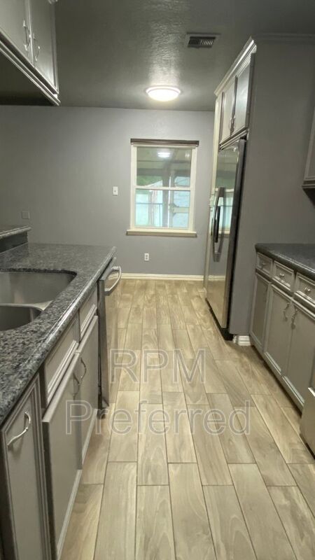 Foto del edificio - 11910 Hunkler Dr