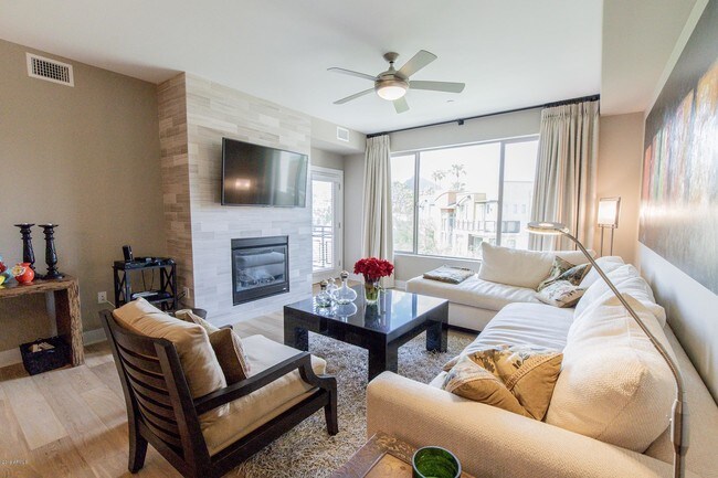 Foto del edificio - 4803 N Woodmere Fairway