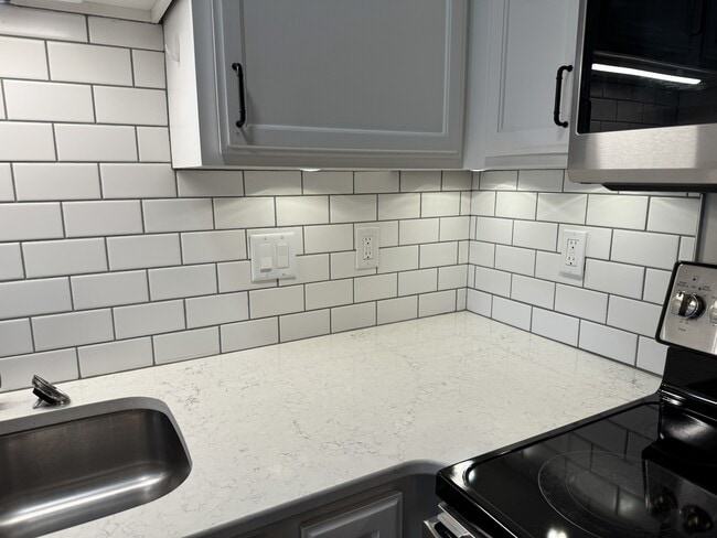 Under Cabinet Lighting - 1321 Lake Dr W