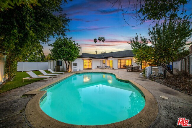 Foto del edificio - 16517 Hartsook St