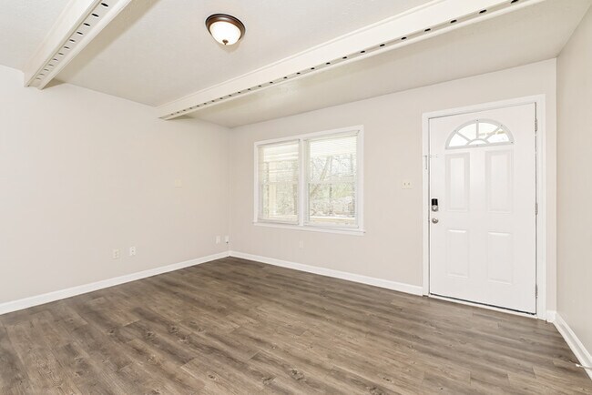 Foto del edificio - 105 Hidden Pines Dr