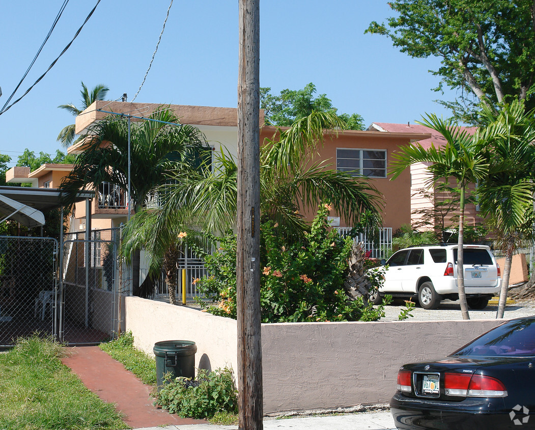 Foto del edificio - 1050 SW 6th St