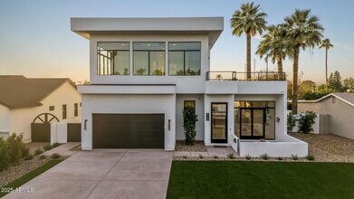 Building Photo - 4120 N 44th Pl