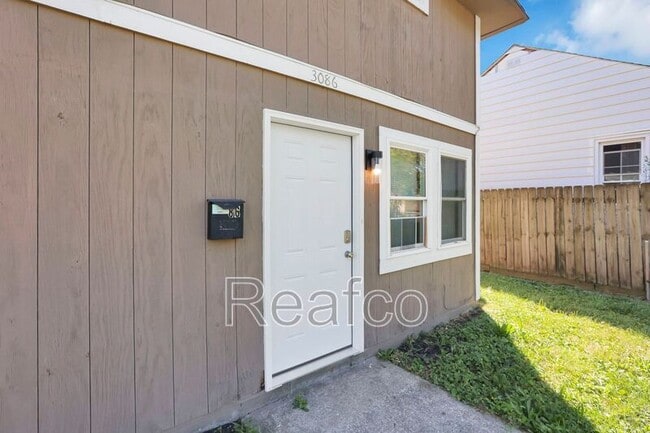 Building Photo - 3086 Grasmere Ave