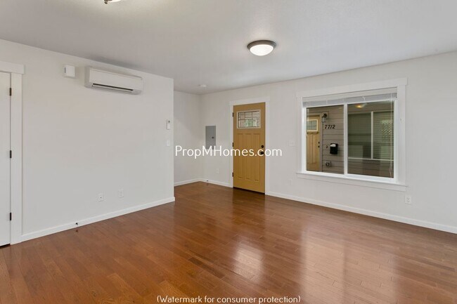 Foto del edificio - 7722 SE Washington St