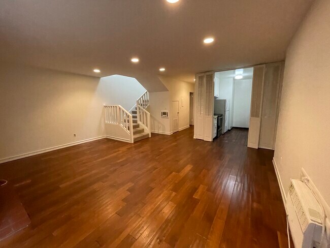 Building Photo - 1827 Parnell Ave